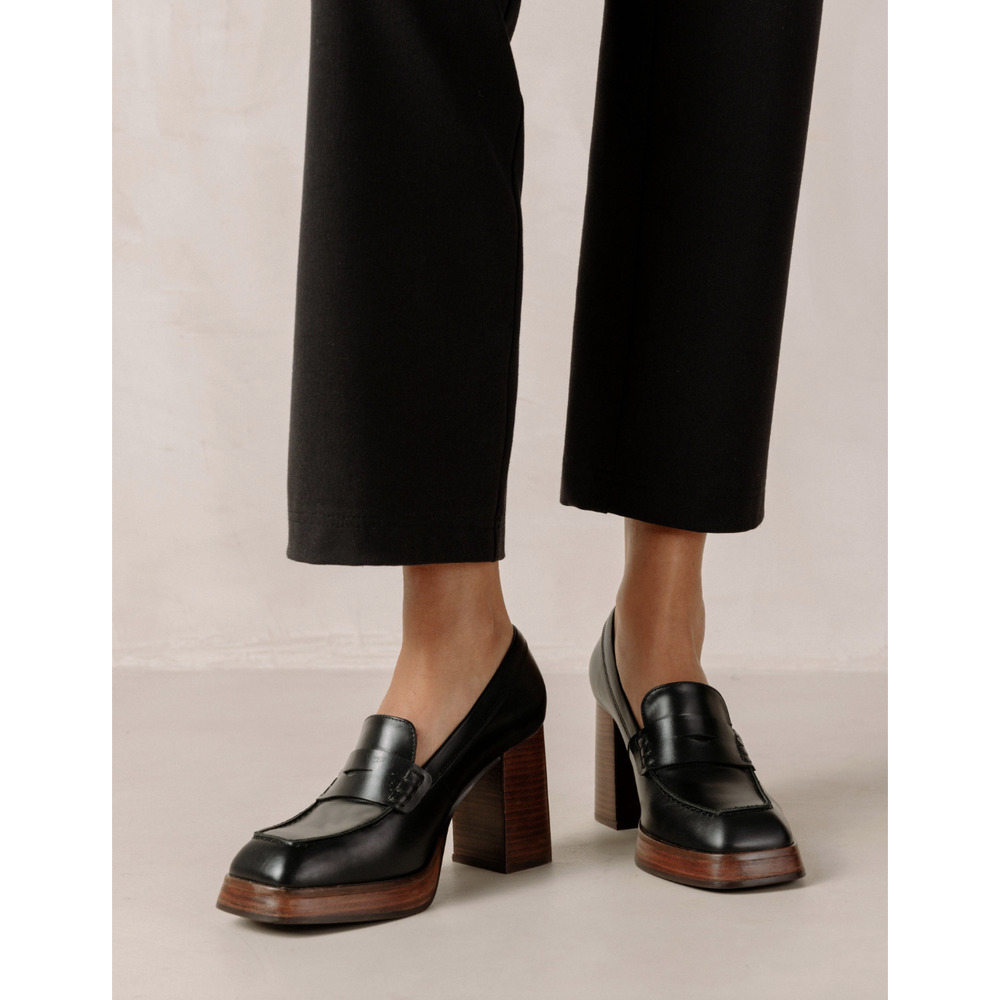 ALOHAS Black Leather Heeled Loafers, size 11